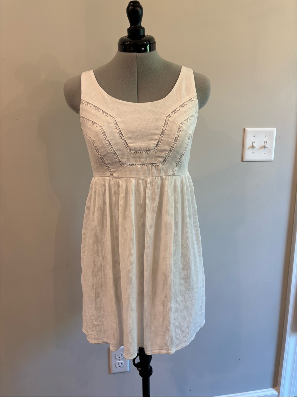 Vintage Princess Vera Wang Cream Sleeveless Lace-Trim Mini Dress 0250